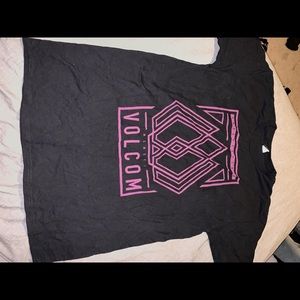 Black and pink volcom t-shirt